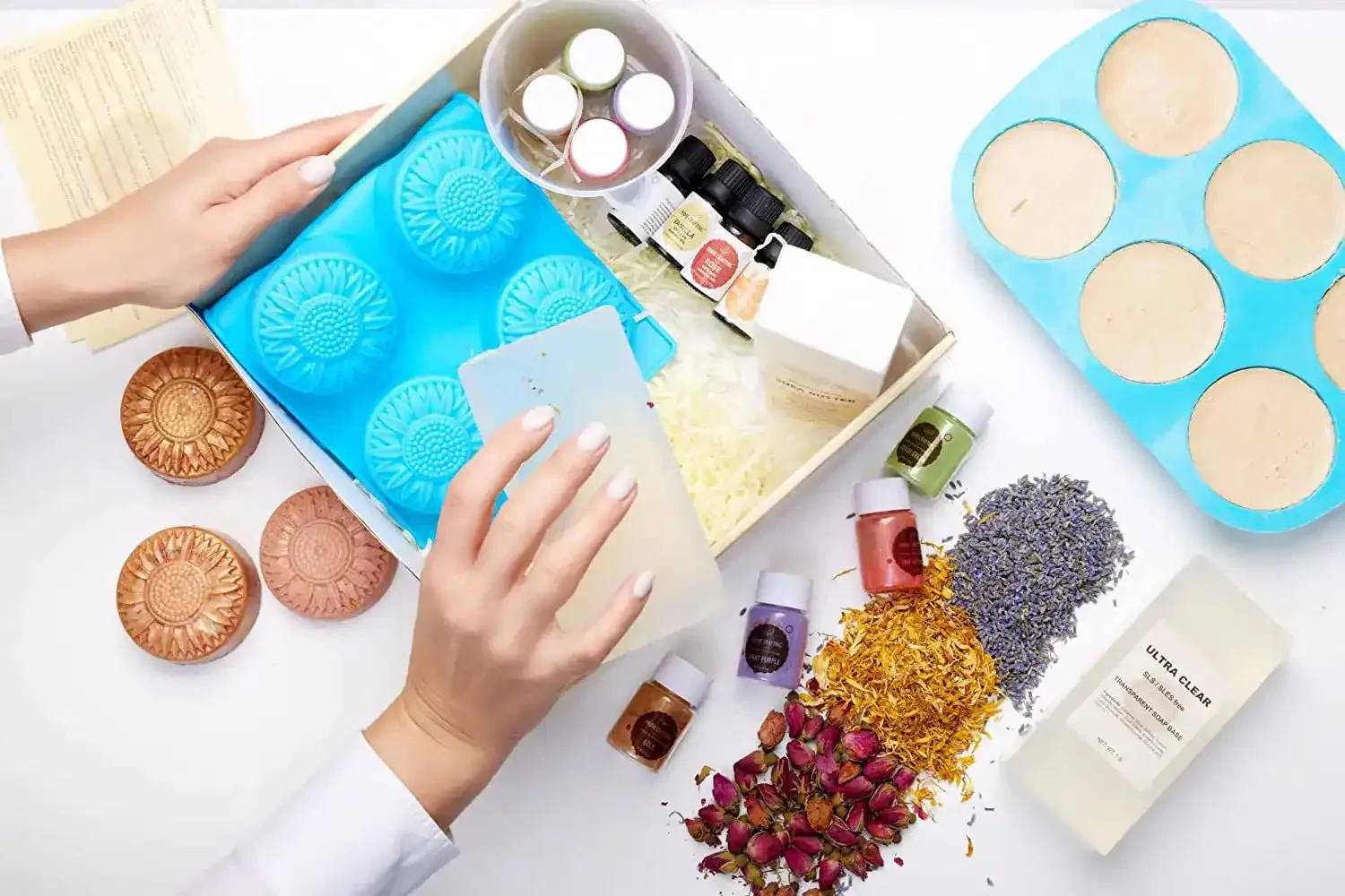 Which soap making kit has all the supplies needed?